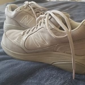 New Balance Walking Shoes EUC